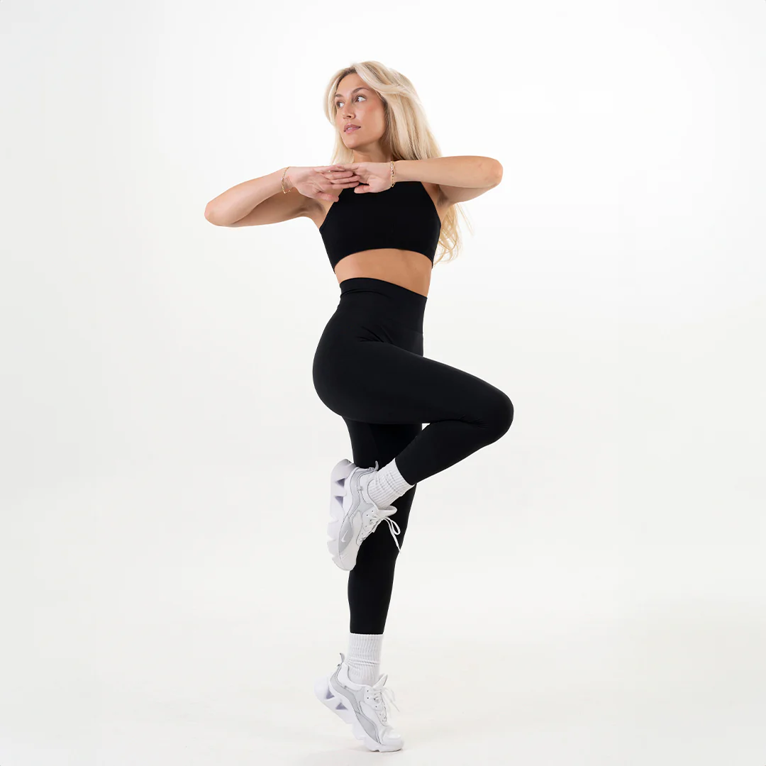 BLACK SOLID SEAMLESS LEGGINGS - Image 5
